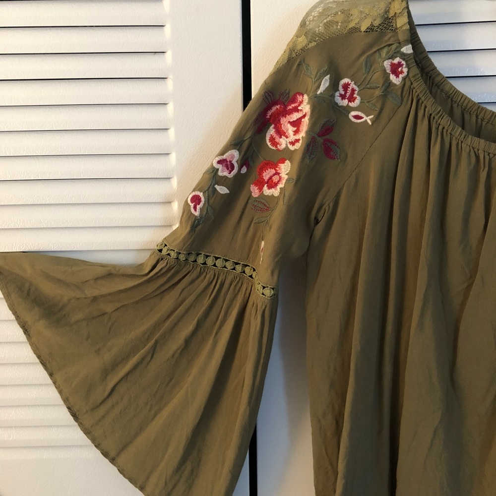 Off Shoulder Blouse - image 3